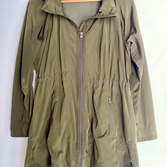 Athleta Drippity Olive Green Windbreaker Jacket Size Medium Light weight - Picture 9 of 13